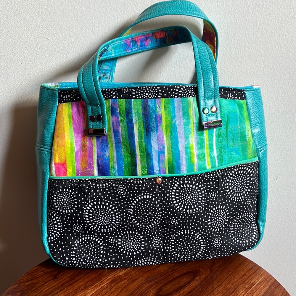 Live Out Loud rainbow bag. Lots of pockets NWOT